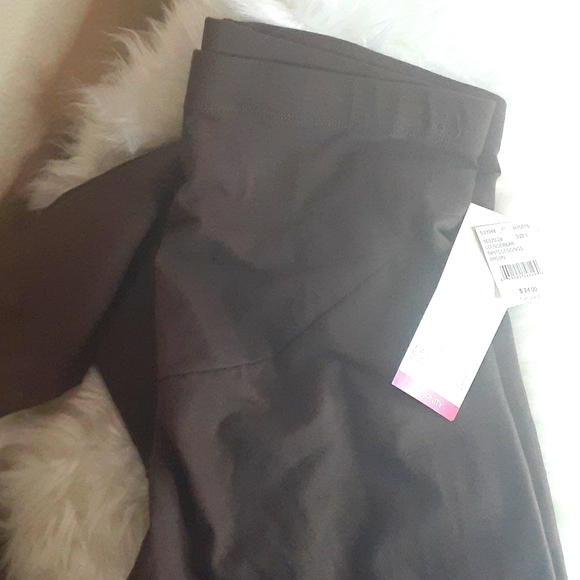 NWT Brown MATERNITY Relaxed leggings - Picture 2 of 3